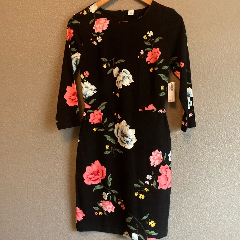 Old Navy, 3/4 Sleeve, Fitted Dress with Floral Pattern